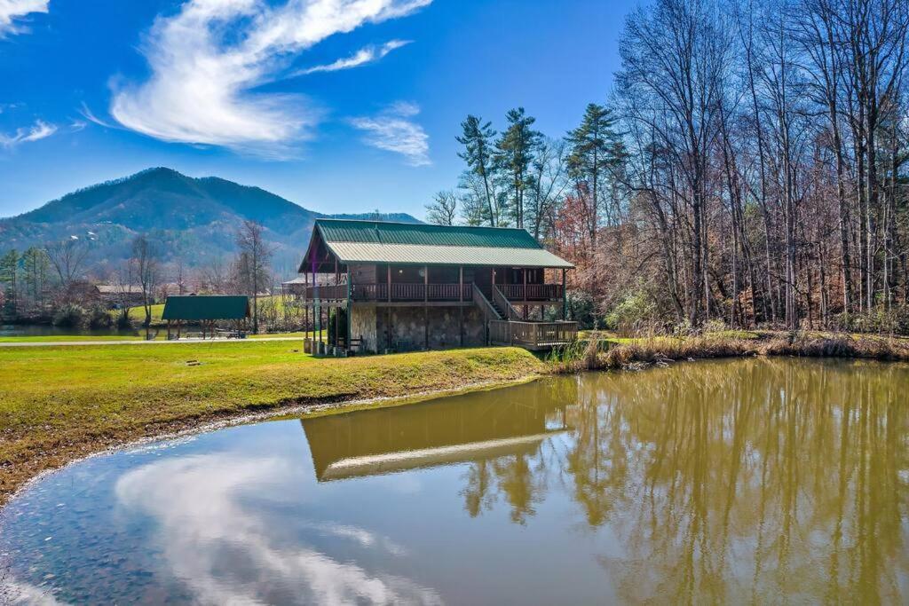 Вилла Spectacular Mtns Views With Private Hot Tub With Pool Table And Private Pond Севьервилл Экстерьер фото
