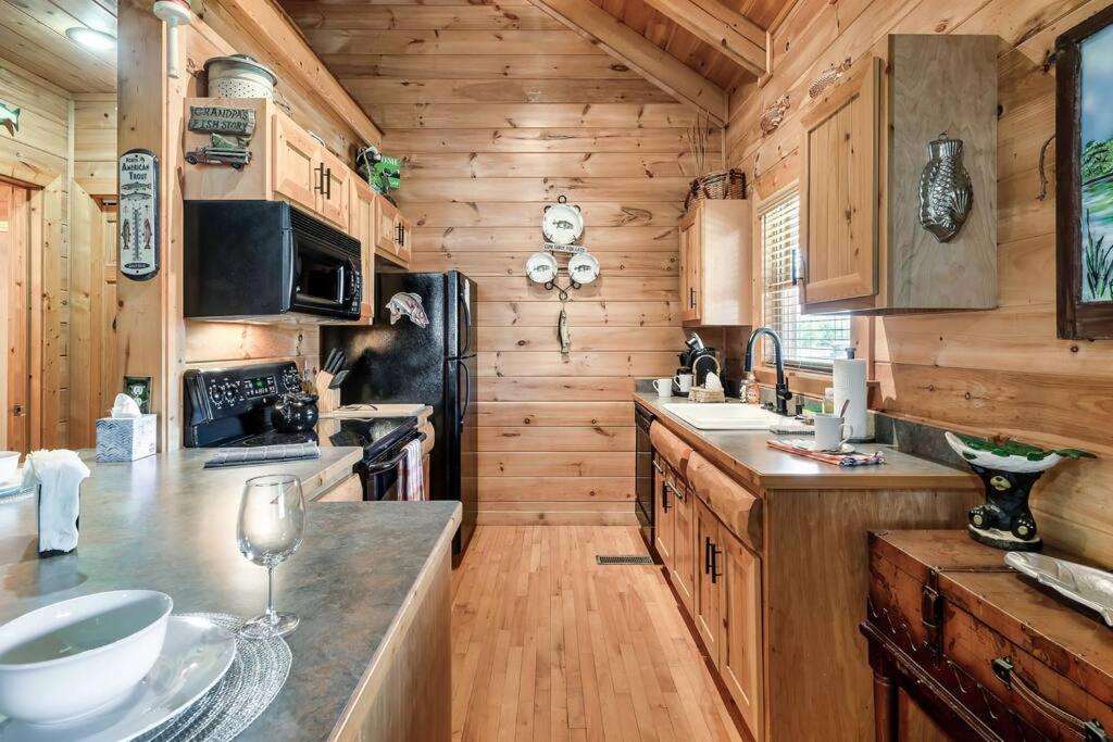 Вилла Spectacular Mtns Views With Private Hot Tub With Pool Table And Private Pond Севьервилл Экстерьер фото