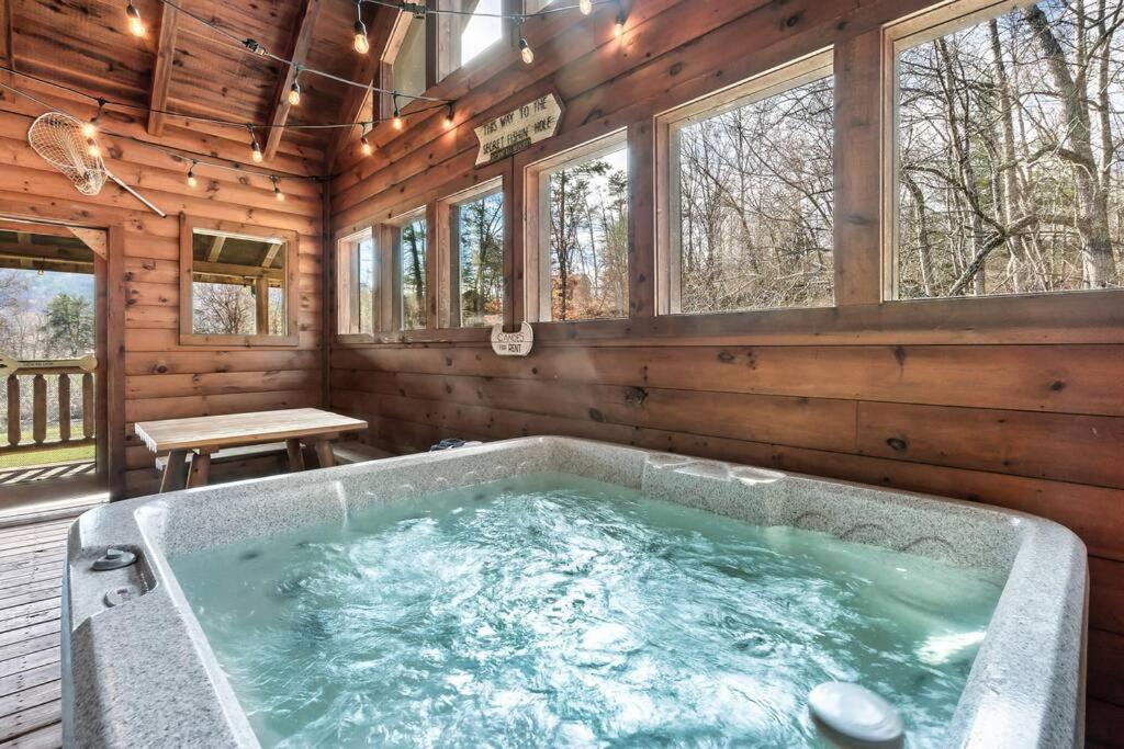 Вилла Spectacular Mtns Views With Private Hot Tub With Pool Table And Private Pond Севьервилл Экстерьер фото