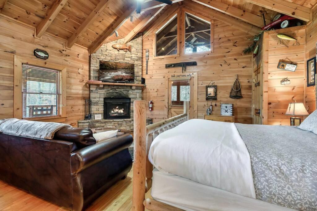 Вилла Spectacular Mtns Views With Private Hot Tub With Pool Table And Private Pond Севьервилл Экстерьер фото