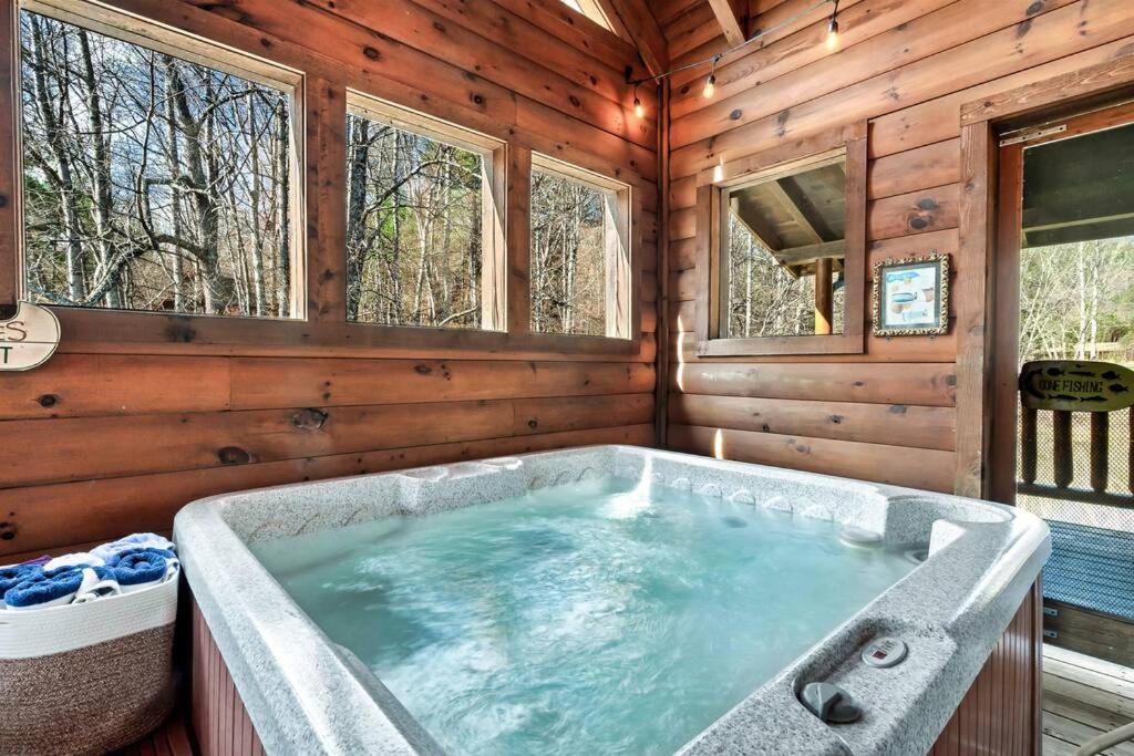 Вилла Spectacular Mtns Views With Private Hot Tub With Pool Table And Private Pond Севьервилл Экстерьер фото