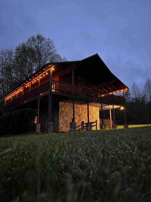 Вилла Spectacular Mtns Views With Private Hot Tub With Pool Table And Private Pond Севьервилл Экстерьер фото