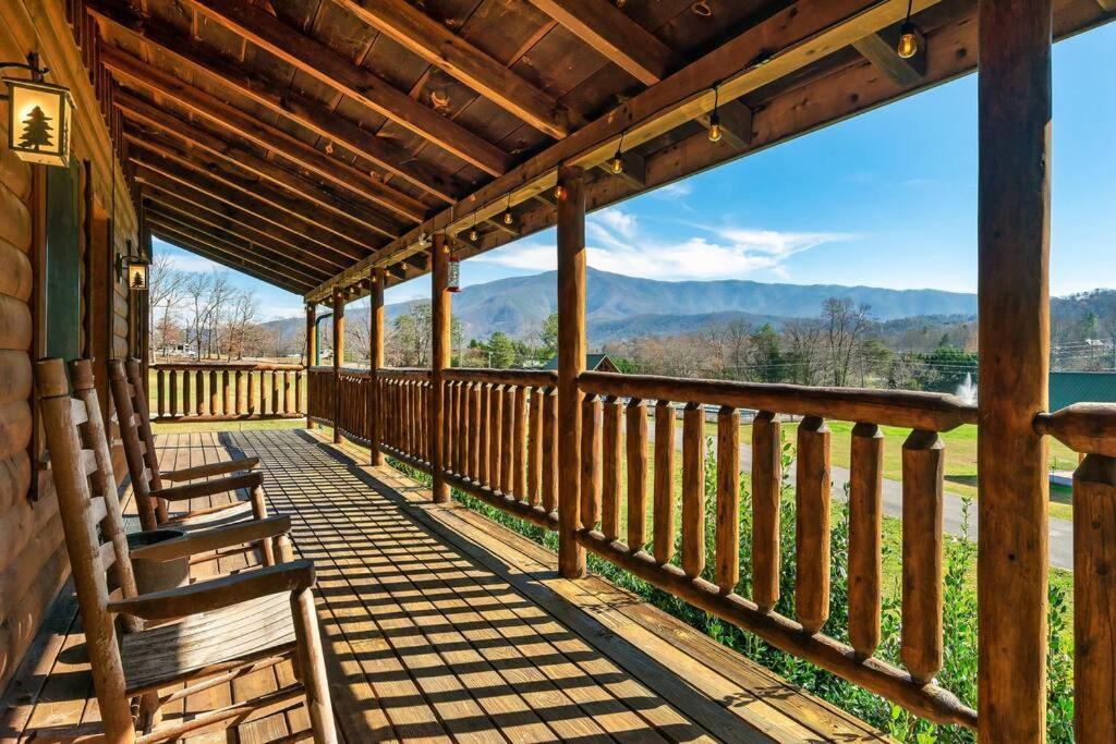 Вилла Spectacular Mtns Views With Private Hot Tub With Pool Table And Private Pond Севьервилл Экстерьер фото
