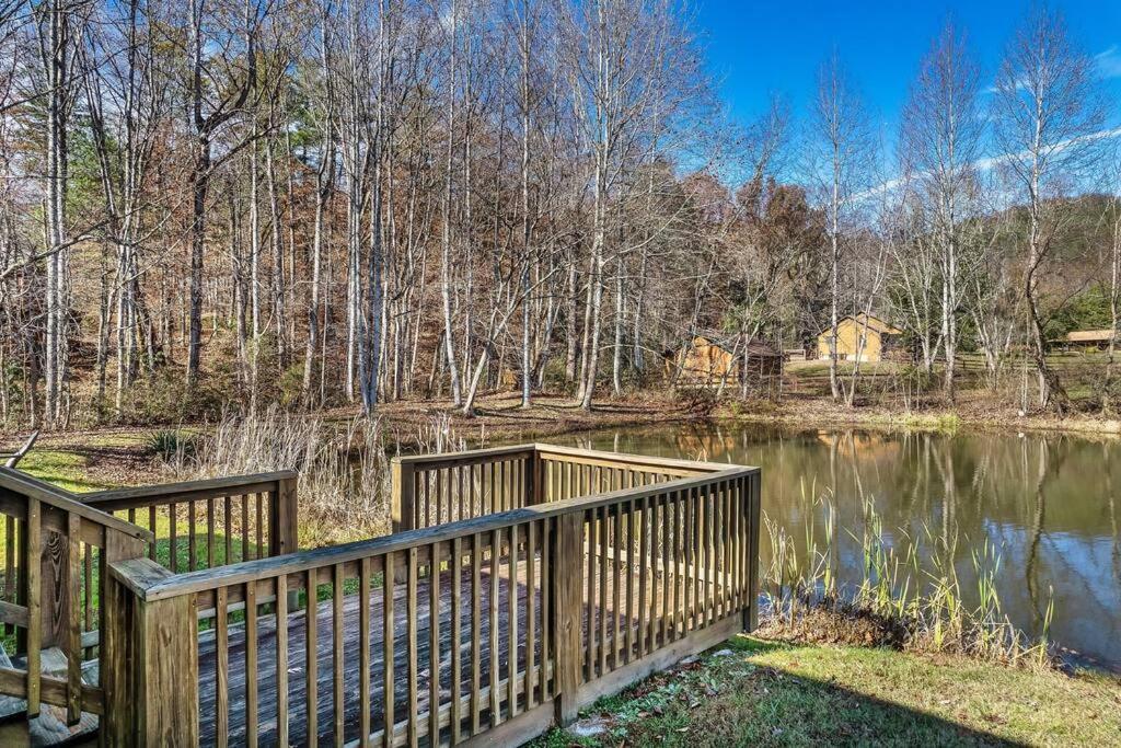 Вилла Spectacular Mtns Views With Private Hot Tub With Pool Table And Private Pond Севьервилл Экстерьер фото