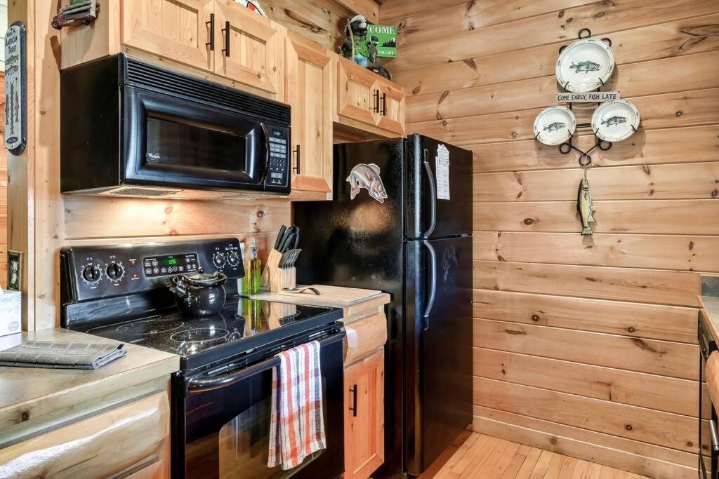 Вилла Spectacular Mtns Views With Private Hot Tub With Pool Table And Private Pond Севьервилл Экстерьер фото