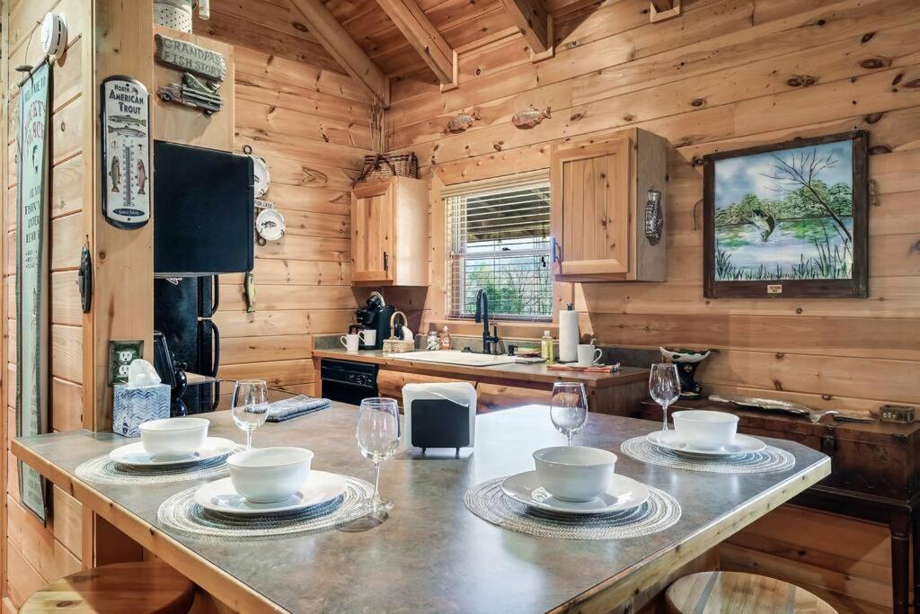 Вилла Spectacular Mtns Views With Private Hot Tub With Pool Table And Private Pond Севьервилл Экстерьер фото